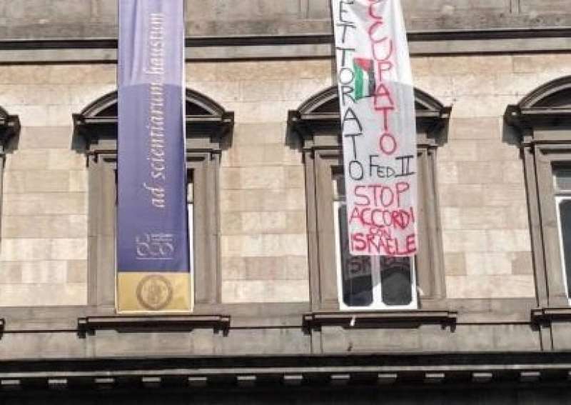 rettorato dell universita Federico II a Napoli occupato - protesta contro israele