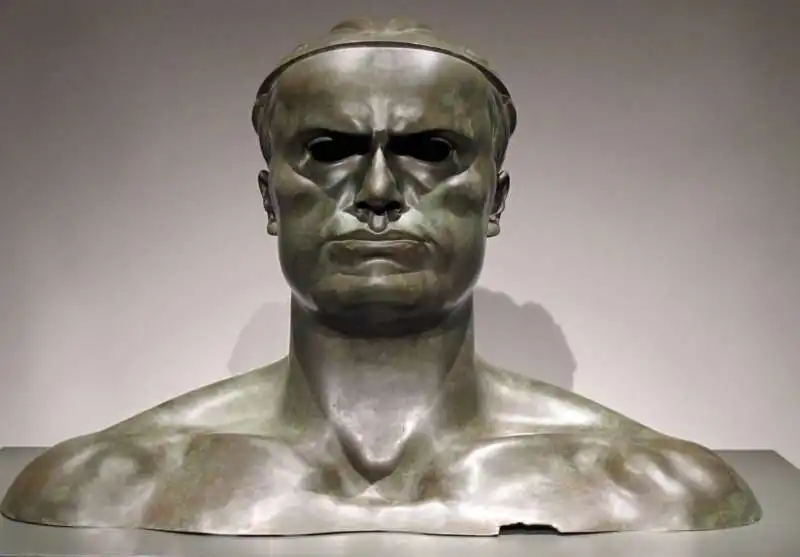 Ritratto di Benito Mussolini by Adolfo Wildt