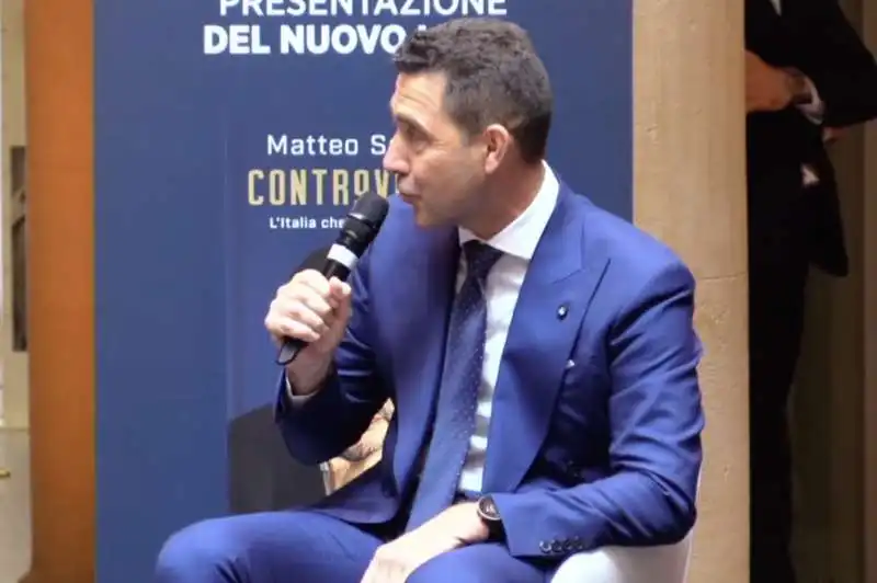 roberto vannacci alla presentazione del libro di matteo salvini 