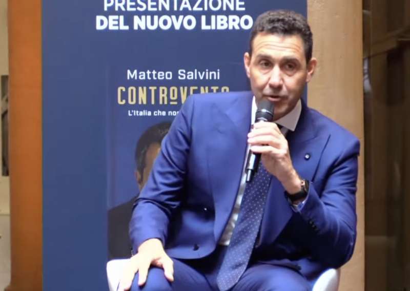 roberto vannacci alla presentazione del libro di matteo salvini 2