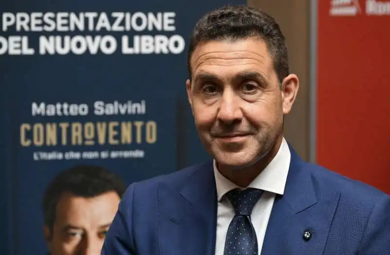 roberto vannacci   presentazione del libro controvento   