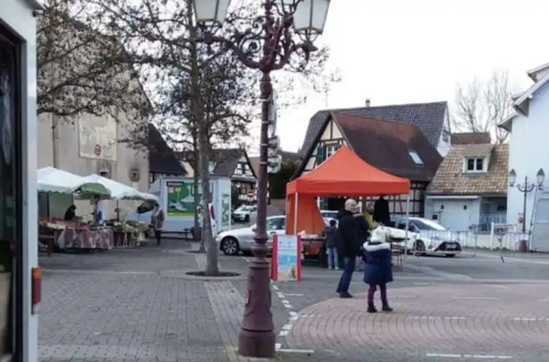 souffelweyersheim   la scuola dove sono state accoltellate due bambine