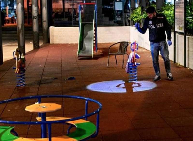 sparatoria in un parco giochi a fuorigrotta - napoli 1