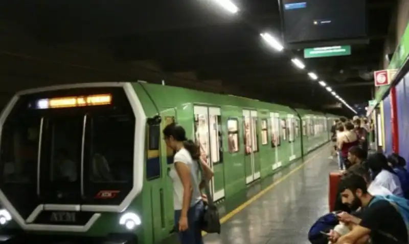 stazione metropolitana lambrate a milano 4