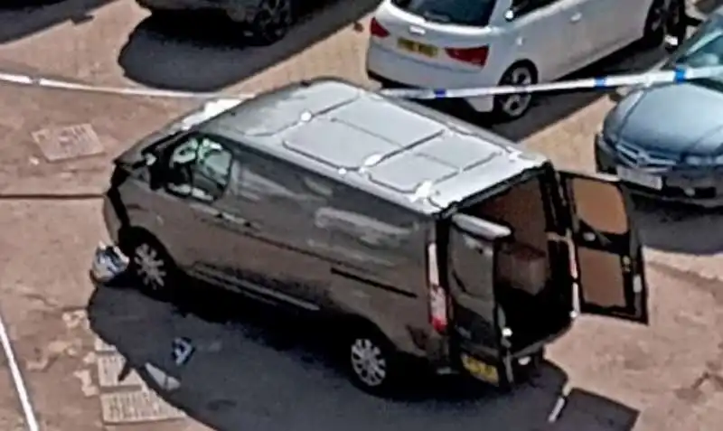 uomo con la katana accoltella 5 persone a londra