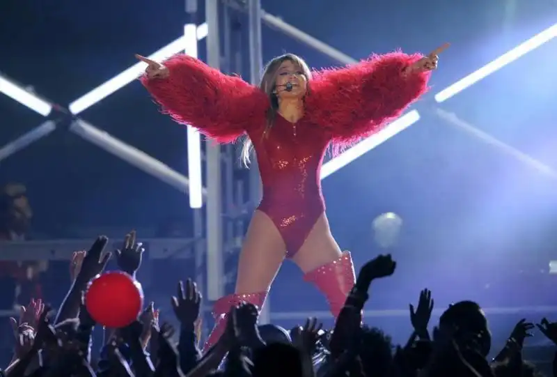 j lo sul palco 