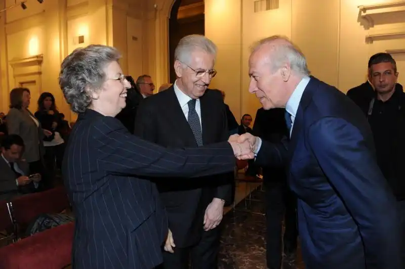 Alberto Michelini saluta Elsa e Mario Monti 