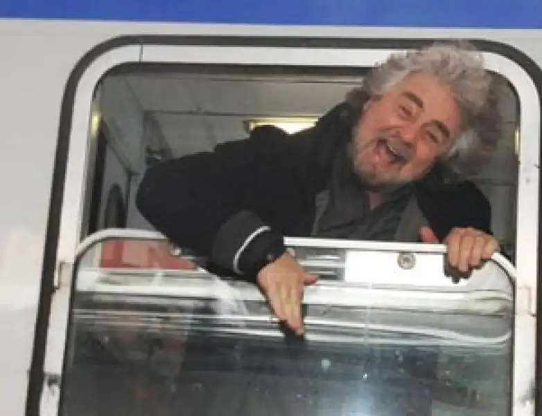 BEPPE GRILLO DAL TRENO 