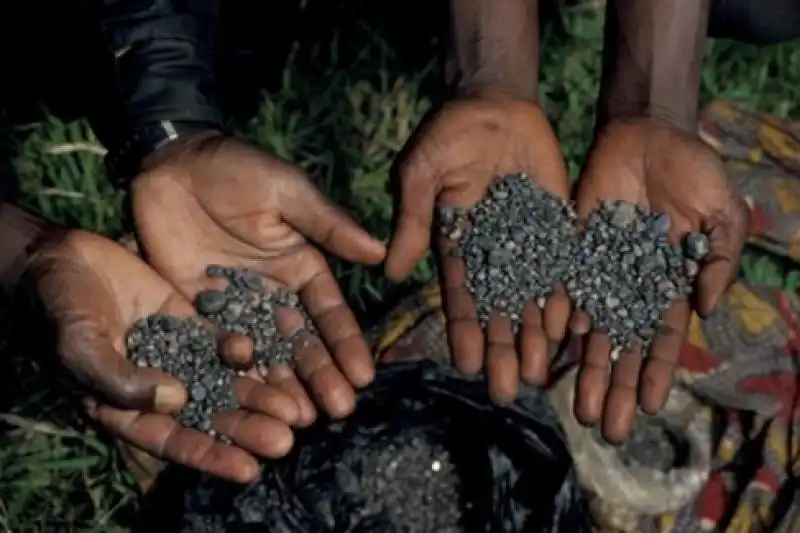 COLTAN ESTRATTO NELLE MINIERE DEL CONGO