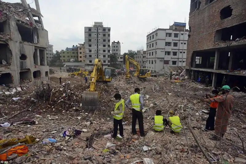 IL CROLLO DEL PALAZZO A DACCA IN BANGLADESH 