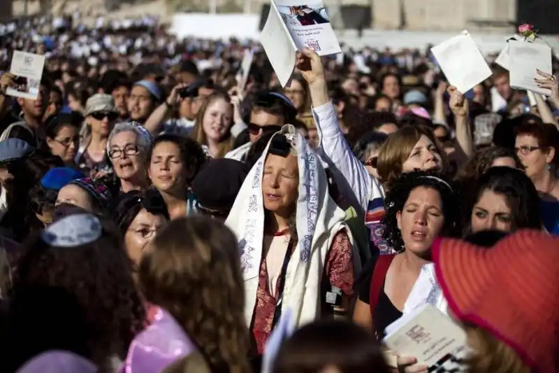 DONNE IN RIVOLTA AL MURO DEL PIANTO 