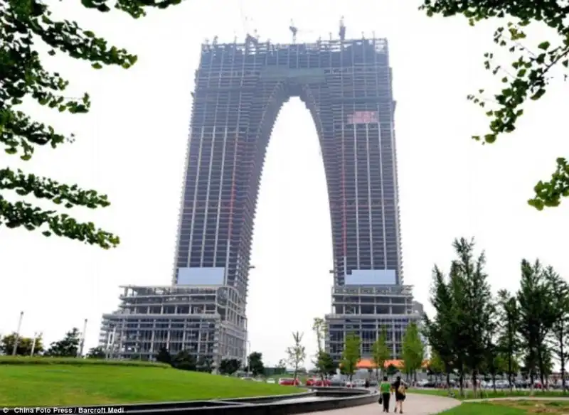 EDIFICIO A FORMA DI MUTANDONI A SUZHOU 