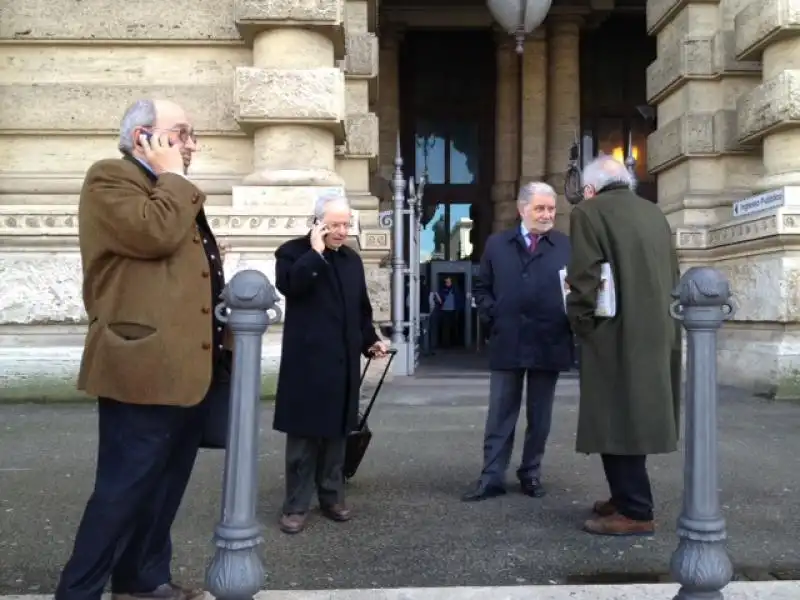 Felice Besostri Aldo Bozzi Giuseppe Bozzi di spalle Claudio Tani in cassazione 