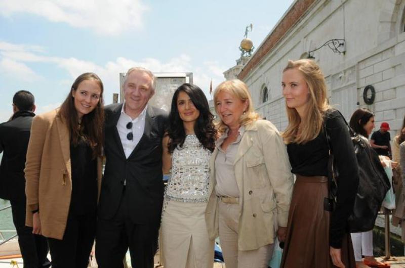 FRANCOIS PINAULT CON SALMA HAYEK LA ZIA FLORENCE E LE SORELLE OLIVIA E CHARLOTTE FOTO CORRIERE DEL VENETO