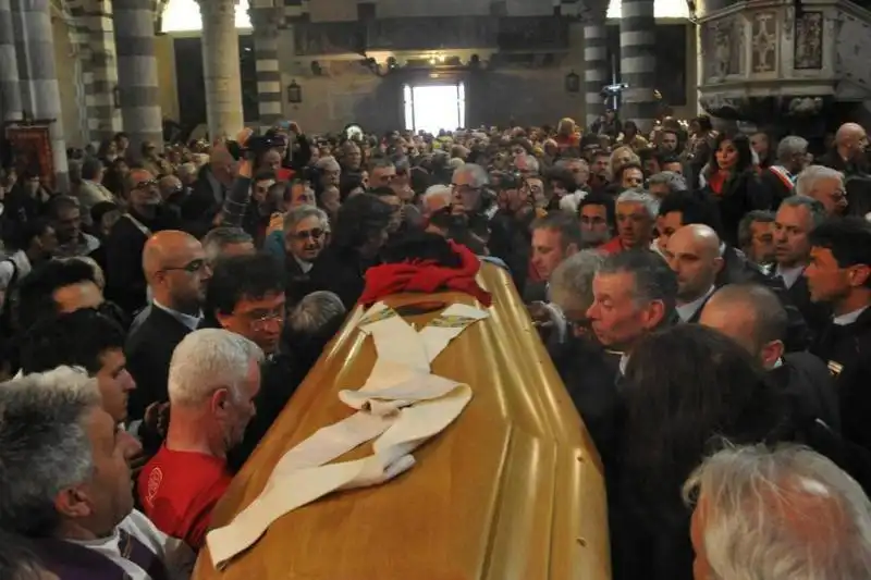 FUNERALI DI DON GALLO