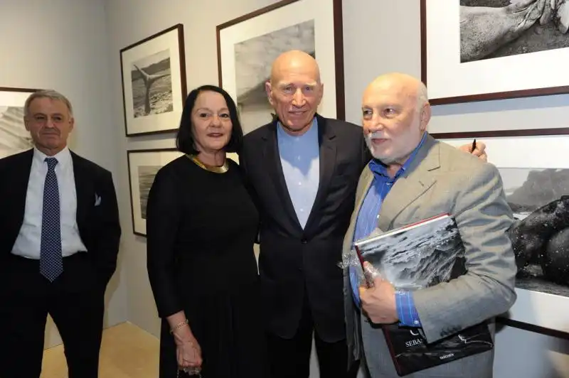 Lelia e Sebastiao Salgado con Domenico De Masi 