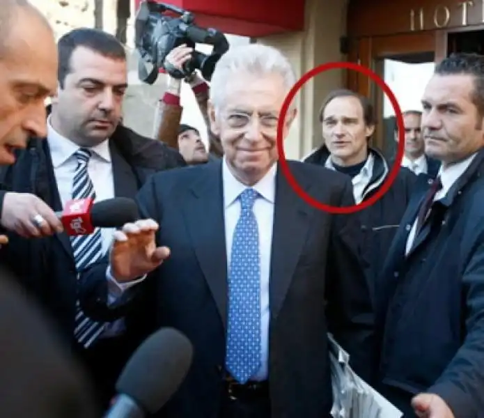 MAURO FORTINI DIETRO MARIO MONTI 