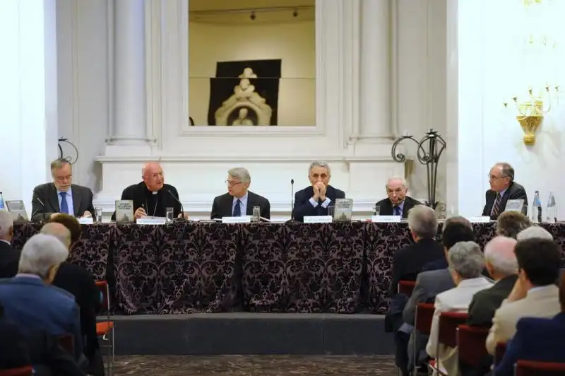 Mons Celli interviene alla presentazione 