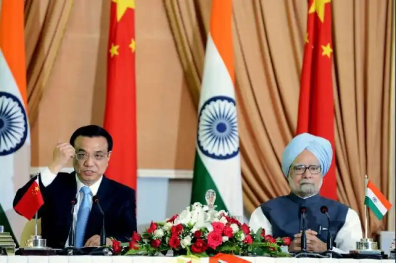 I PREMIER CINESE E INDIANO LI KEQIANG E MANMOHAN SINGH 