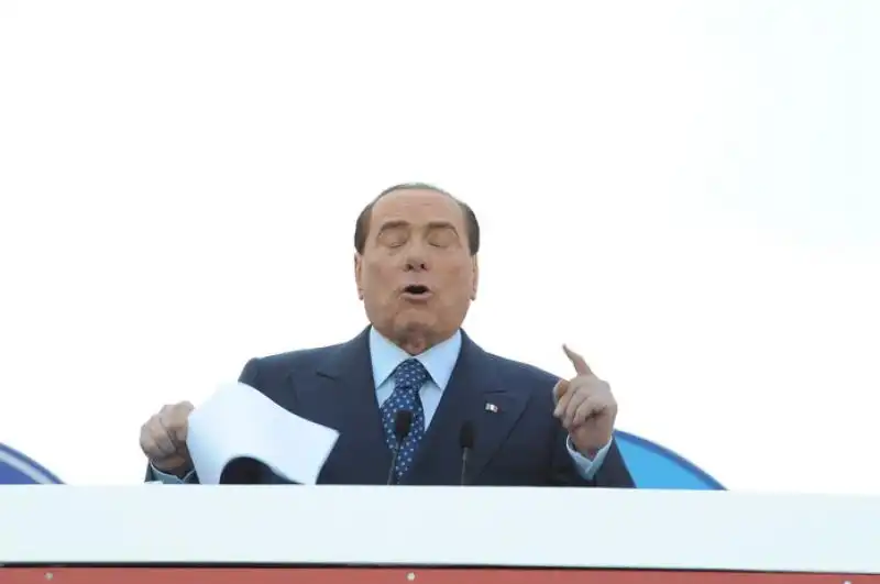 Silvio Berlusconi parla al popolo PDL 