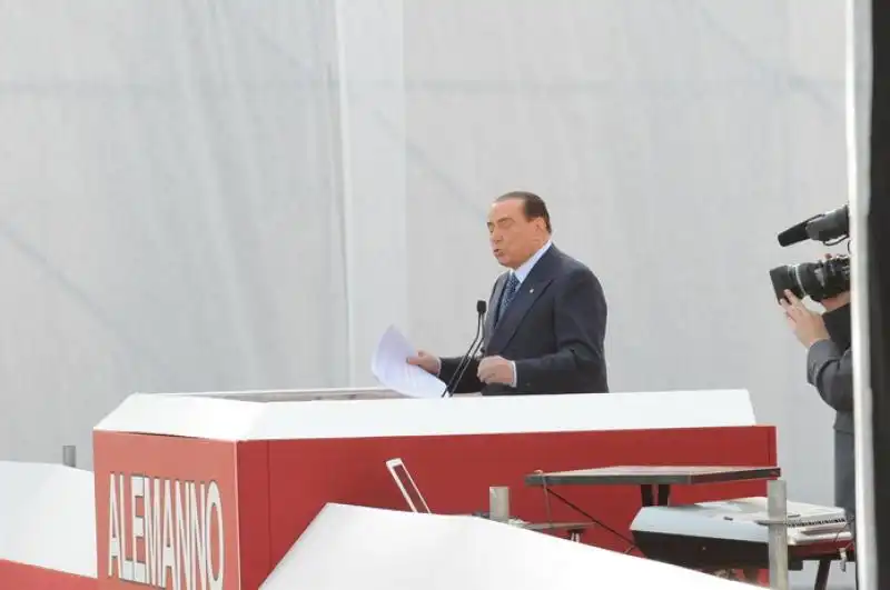 Silvio Berlusconi parla al popolo PDL 