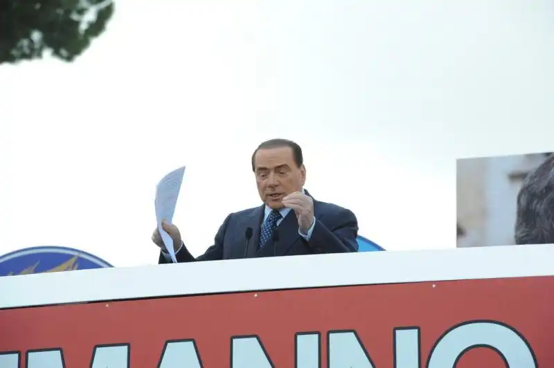 Silvio Berlusconi parla al popolo PDL 