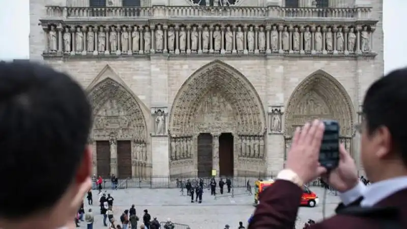 Suicidio choc a Notre Dame 