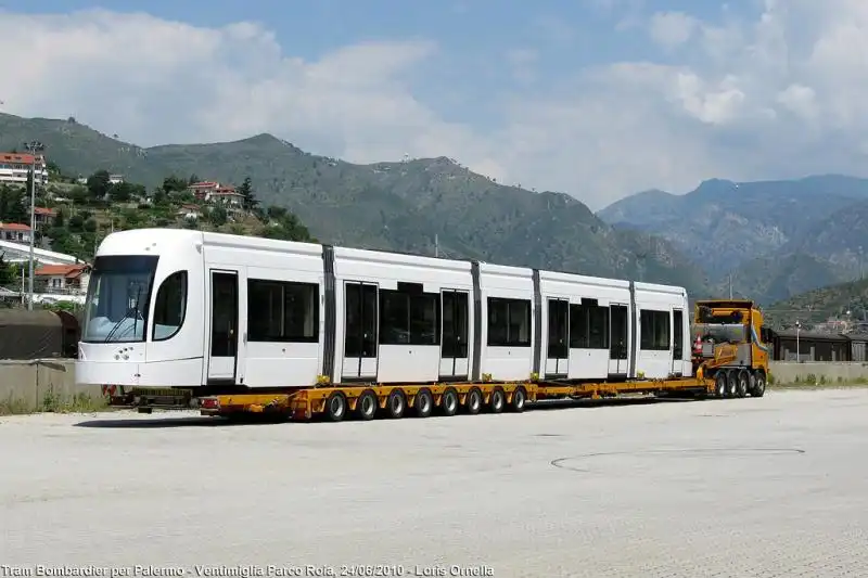 TRAM BOMBARDIER PER PALERMO 