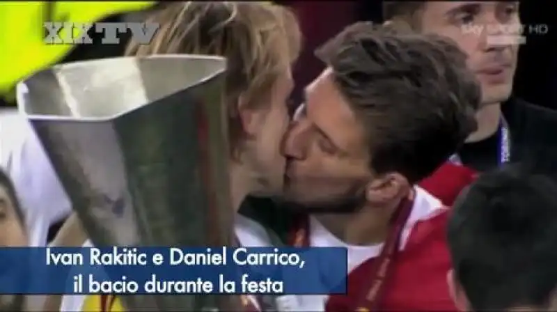 IL BACIO TRA RAKITIC E CARRICO 