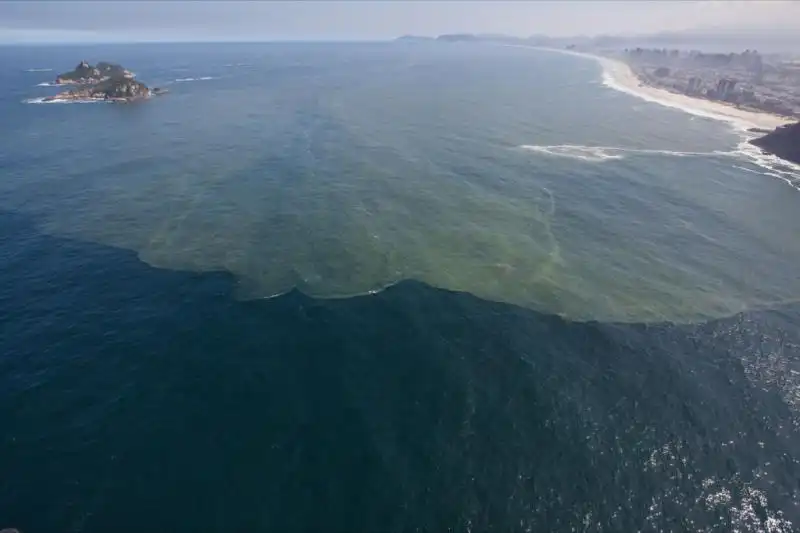 La baia di Rio una vera latrina 