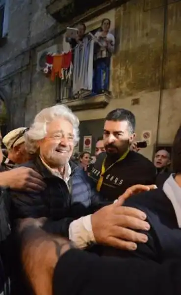 Beppe Grillo a napoli nel rione sanita 