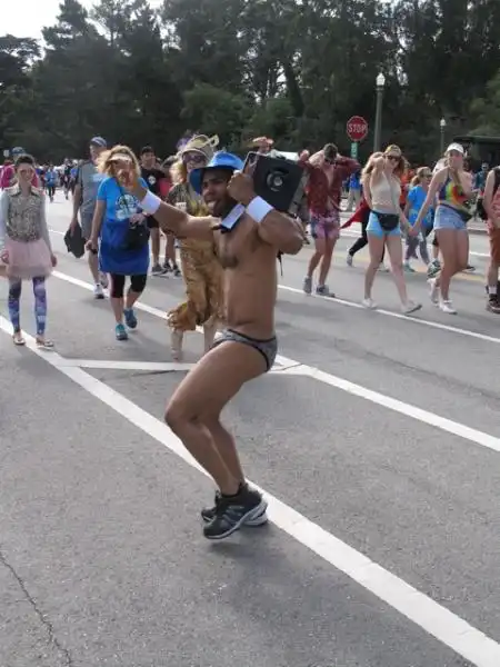 BAY TO BREAKERS FOTO DA CHIMERICA di MAURO APRILE ZANETTI jpeg