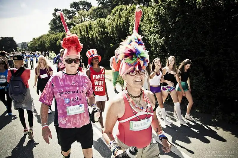 BAY TO BREAKERS FOTO DI MICHAEL CUFFE 