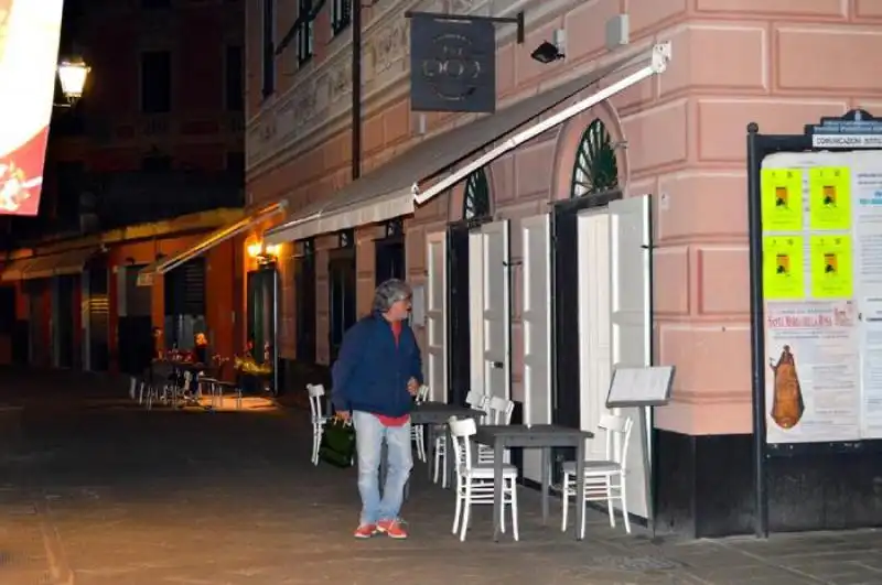 cGrillo si regala ostriche a ristorante Santa Margherita a afd e b b c f b 