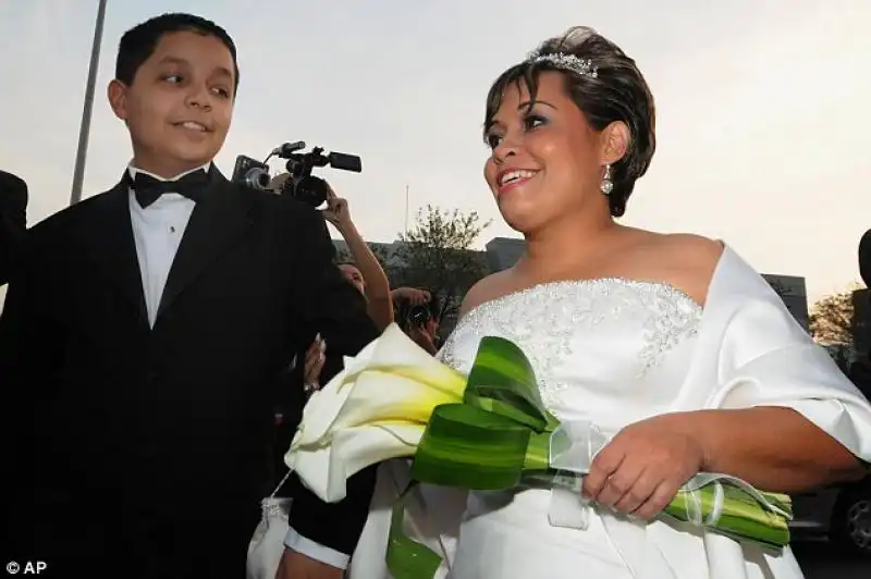 Claudia Solis sposa Uribe in Messico 