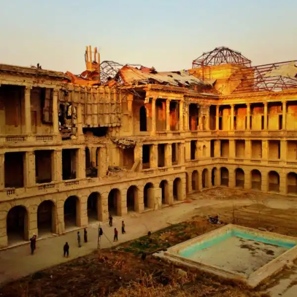 Derulaman Palace bombardato a Kabul 