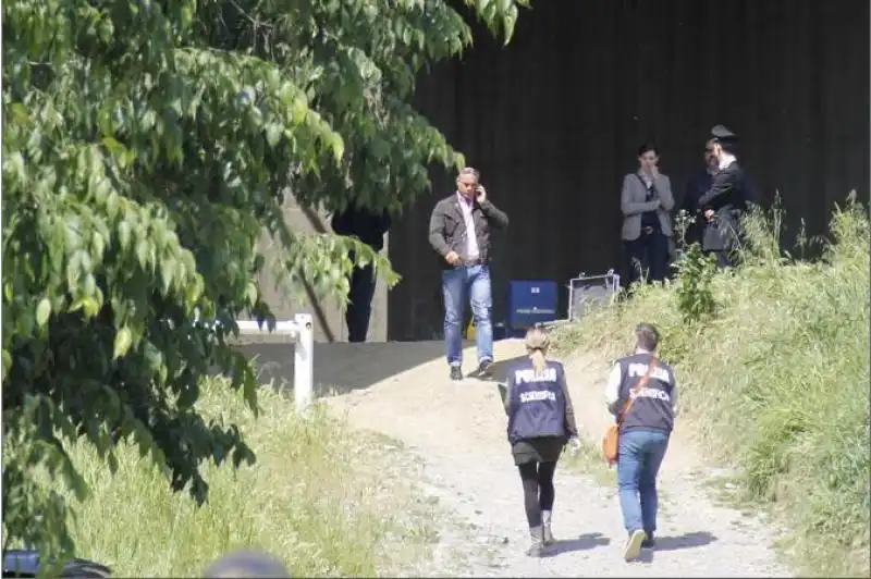 DONNA CROCIFISSA POLIZIA SCIENTIFICA 