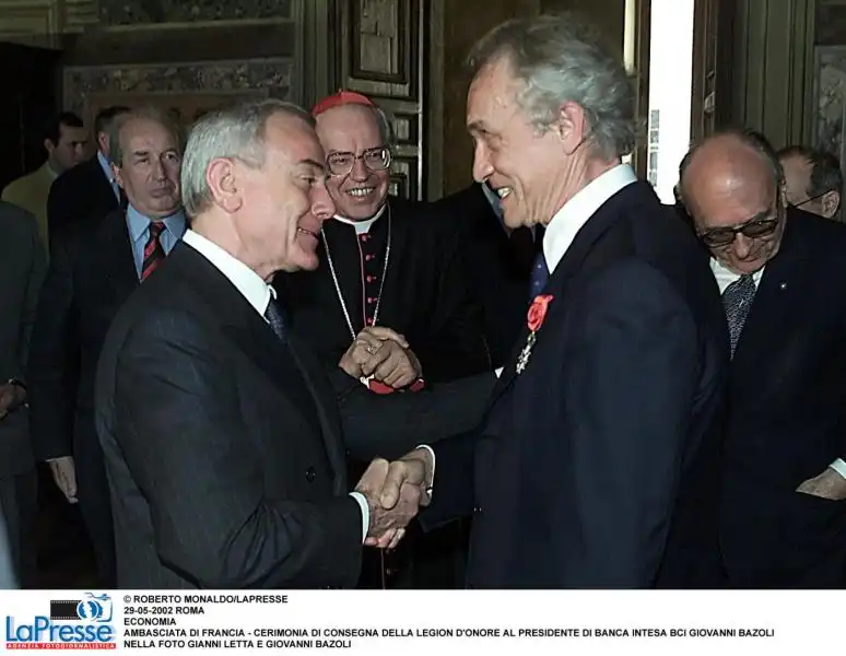 GIANNI LETTA E GIOVANNI BAZOLI CHE RICEVE LA LEGION D ONORE FOTO LAPRESSE 