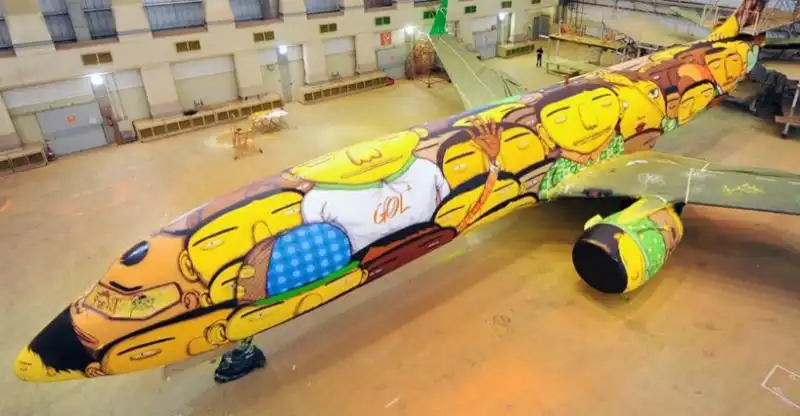 Graffiti sull intero Boeing 