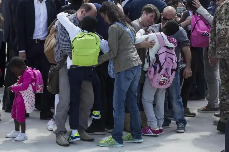 MARIA ELENA BOSCHI E I BAMBINI DEL CONGO FOTO LAPRESSE 