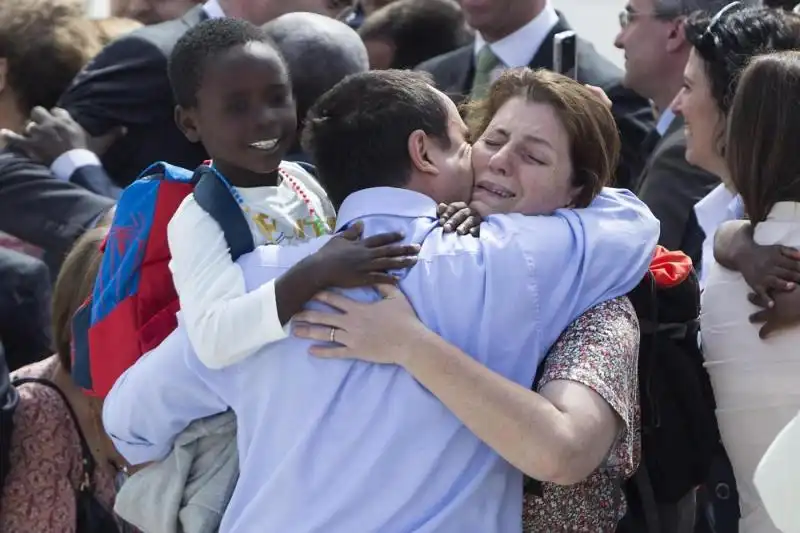 MARIA ELENA BOSCHI E I BAMBINI DEL CONGO FOTO LAPRESSE 