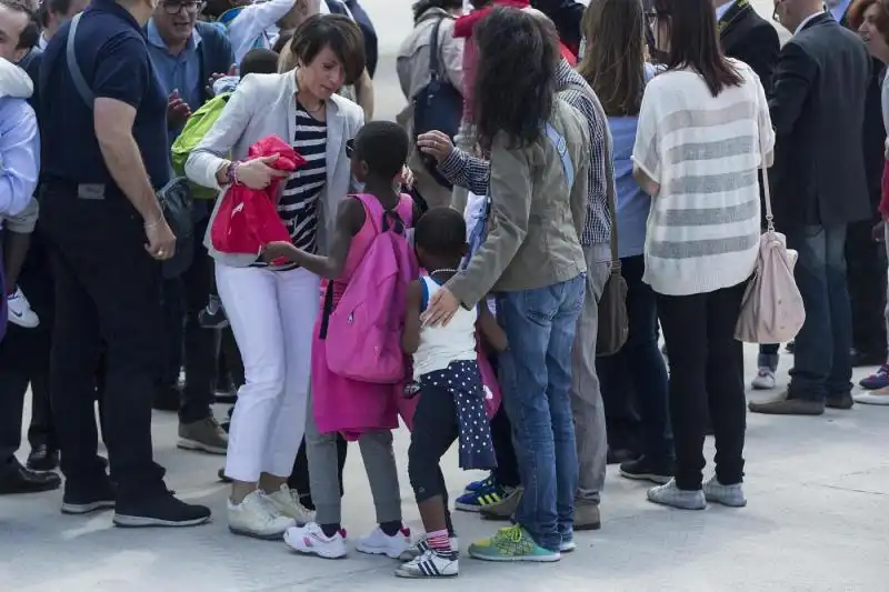 MARIA ELENA BOSCHI E I BAMBINI DEL CONGO FOTO LAPRESSE 