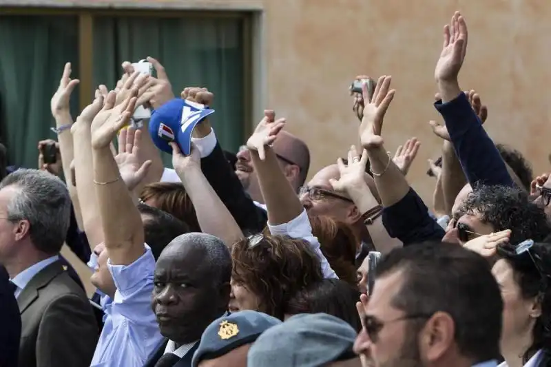 MARIA ELENA BOSCHI E I BAMBINI DEL CONGO FOTO LAPRESSE 