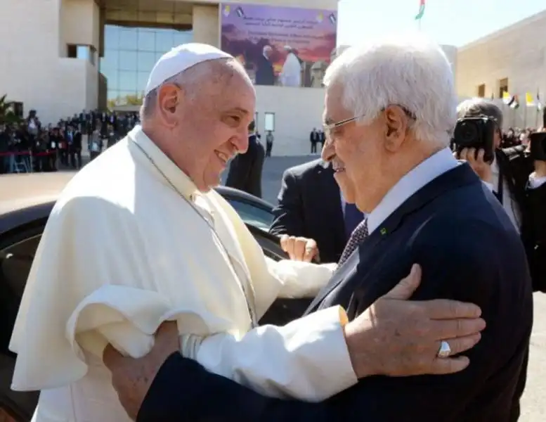 Papa Francesco accolto dalla autorita palestinese 