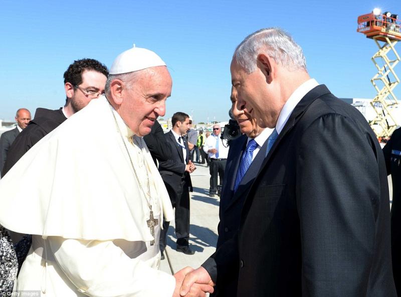 Papa Francesco saluta il Primo Ministro Netanyahu