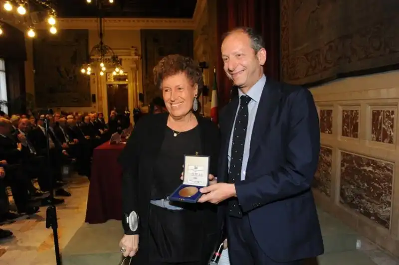 Premio Guido Carli Carla Fendi premia Virman Cusenza 