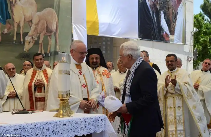 Il presidente palestinese assiste alla messa di Francesco 