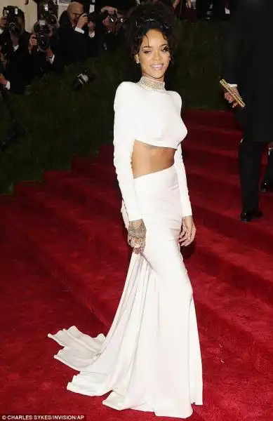 Rihanna sul Red Carpet del MET 