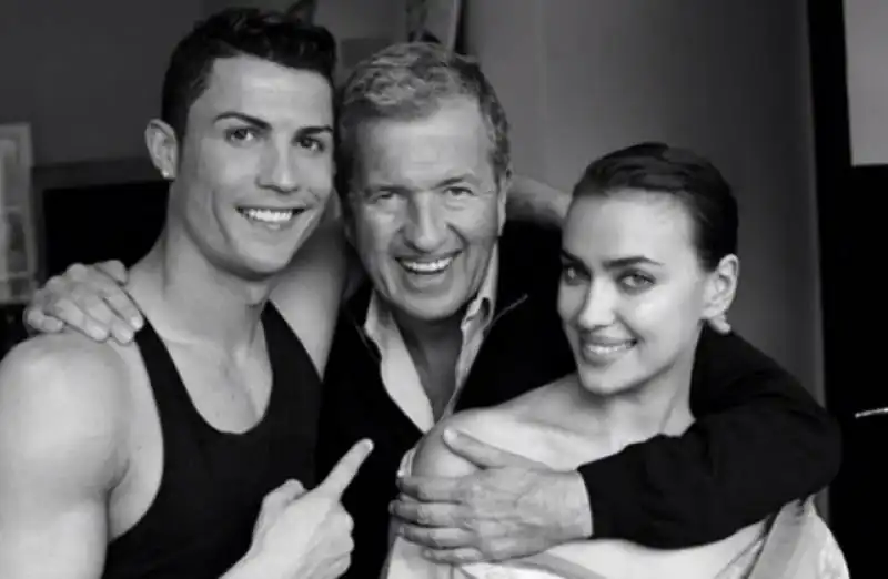 Ronaldo Irina e il fotografo Mario Testino 