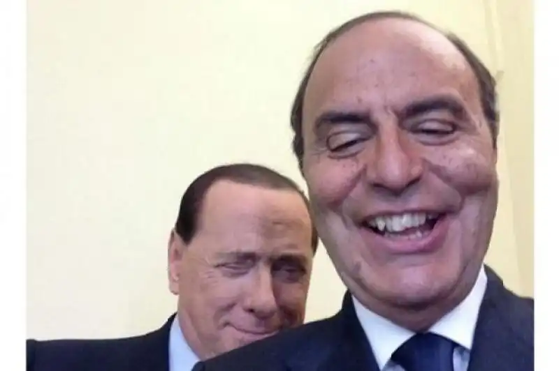 selfie berlusconi e vespa 